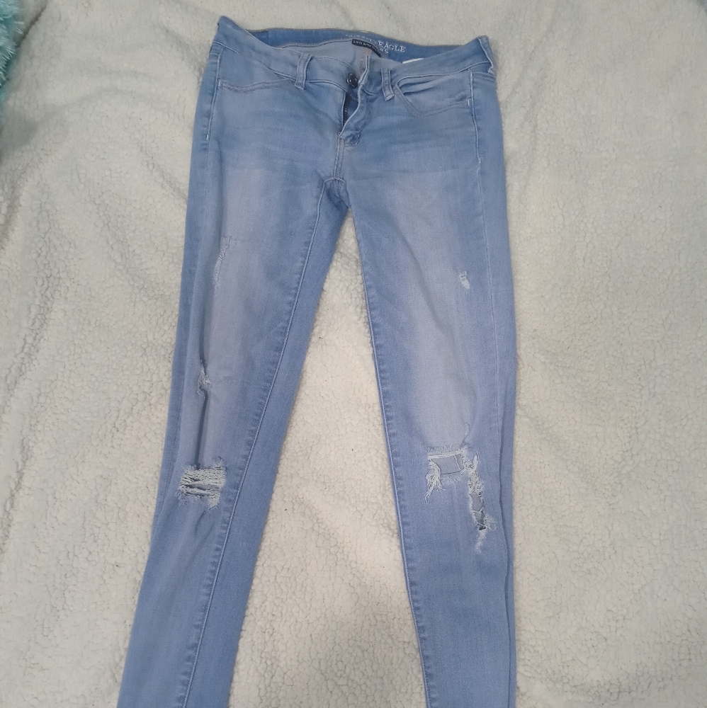 Brand American eagle size 8 low rise with rips stretchy material